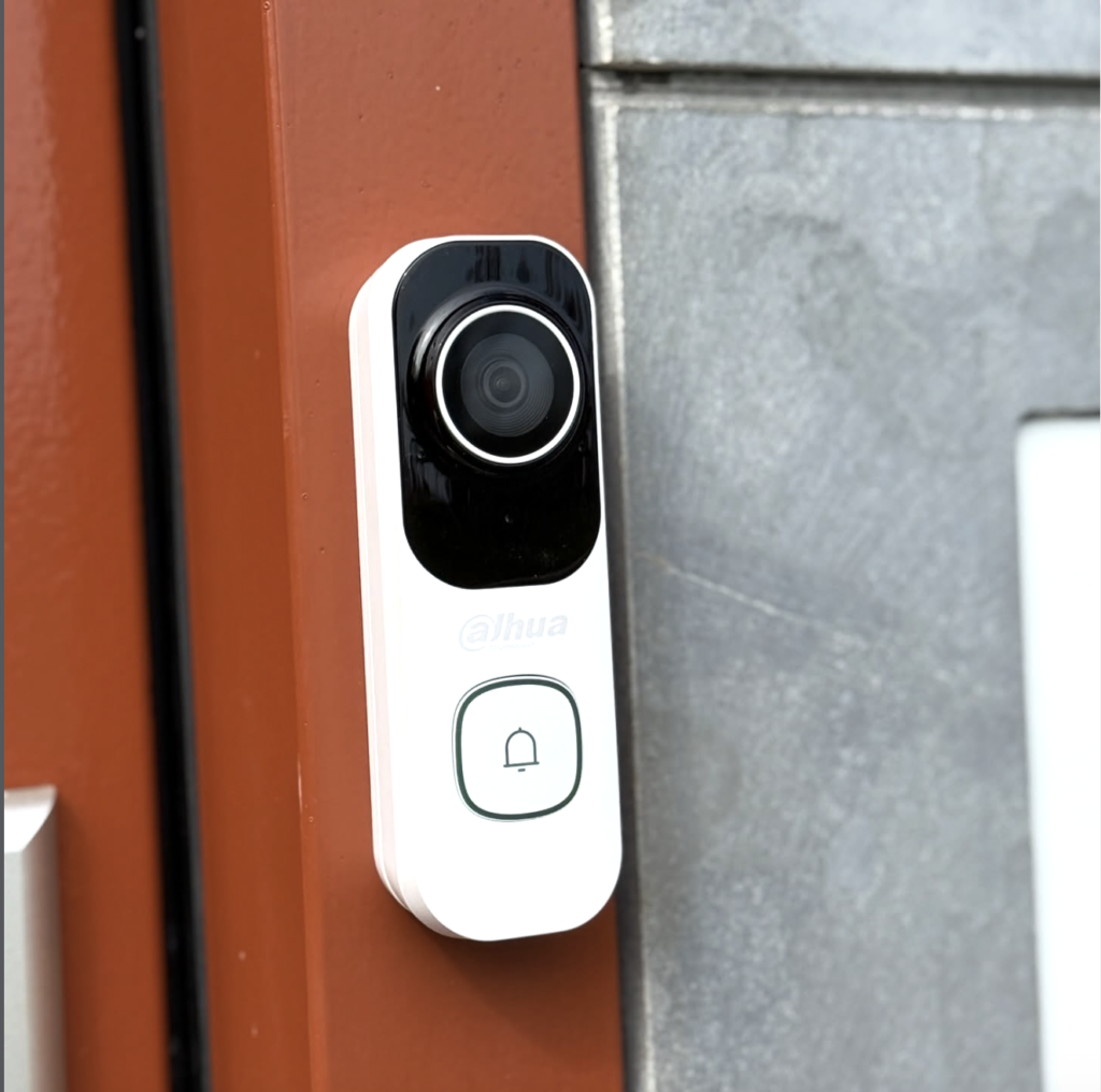 Deurbel gooi installatie camerabeveiliging